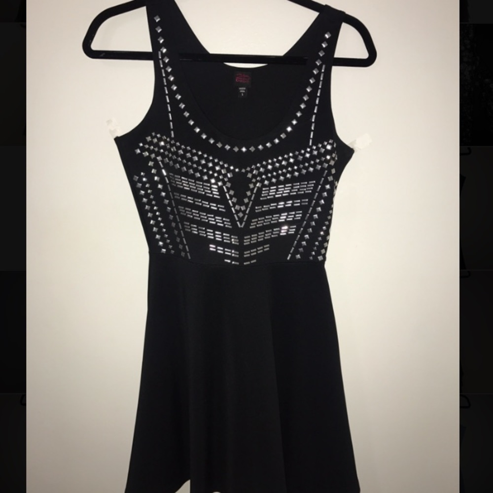 2b bebe Formal Dress